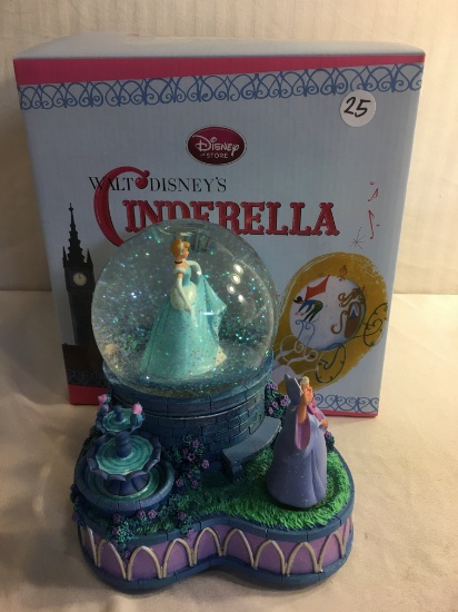 Collector Disney Store Walt Disney' Cinderella Snow Globe Figurine Size: 9x9" Box Size