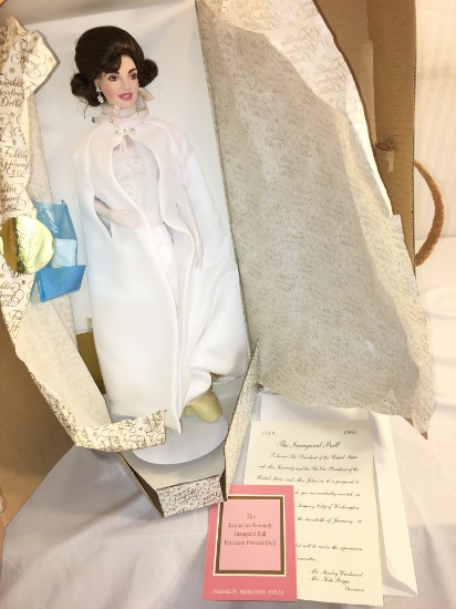 Collector Franklin Heirloom The Jacqueline Kennedy Innaugural Ball Portrait Doll 18"T Box