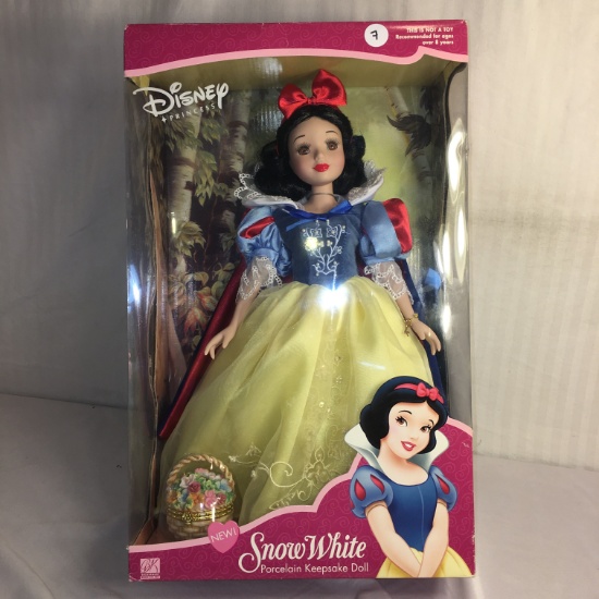 Collector Disney Princess Porcelain Doll Snow White Porcelain Keepsake Doll 17.5"tall Box Size