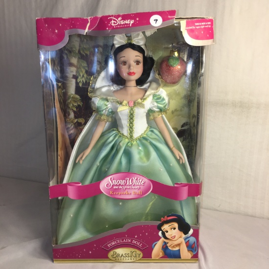 Collector Disney Princess Snow White and the seven dwarfts Keepsake Porcelain Doll 17"T Box