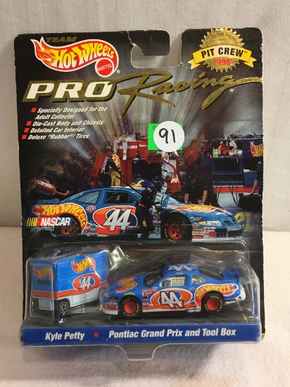 NIP Collector Hot Wheels Pro Kyle Petty Pontiac Grand Prix & Tool Box Die Cast Car