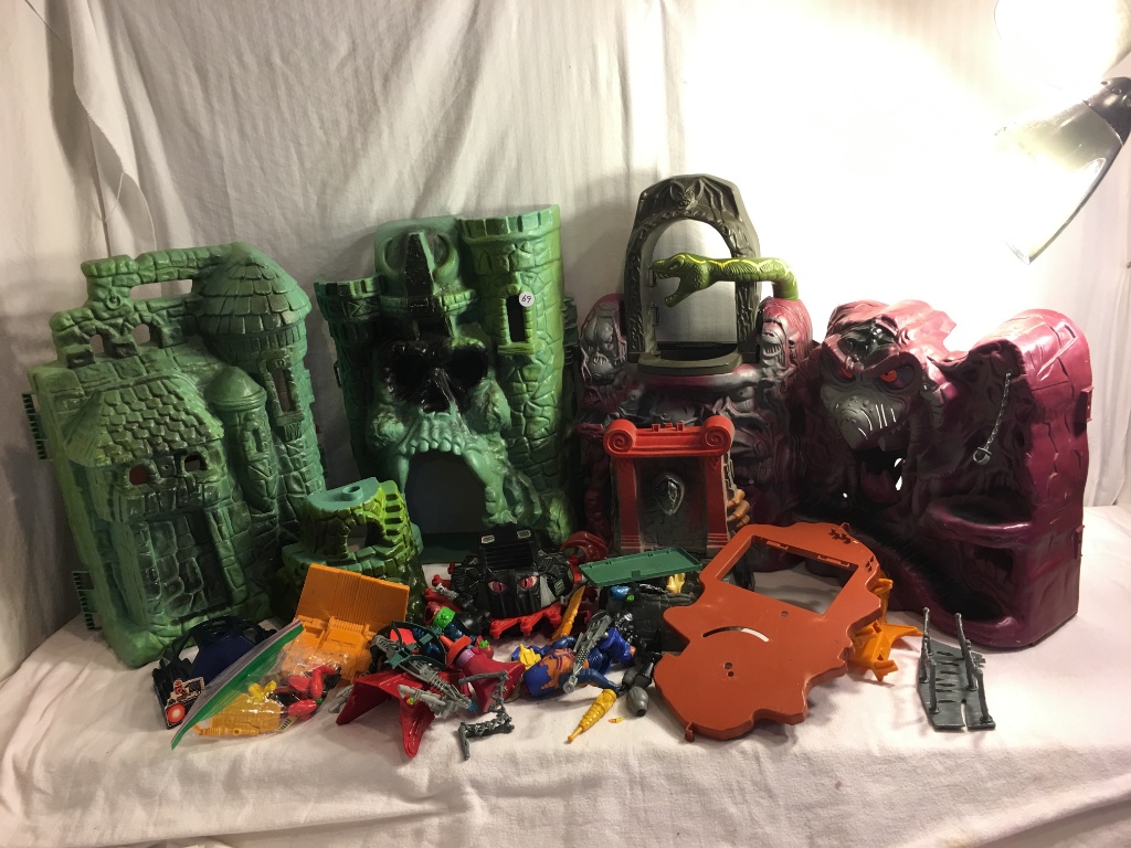 ESTATE MIXED COLLECTOR TRAINS, TOYS, & SPORT CARDS