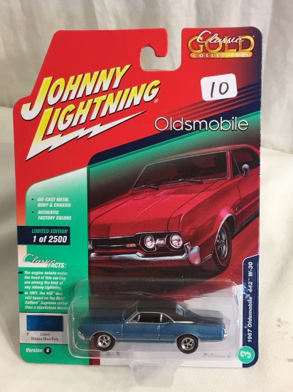 NIP Johnny Lightning 1:64 Scale DieCast Metal Car 1967 Oldsmobile 442 W-30 Release 2 Car