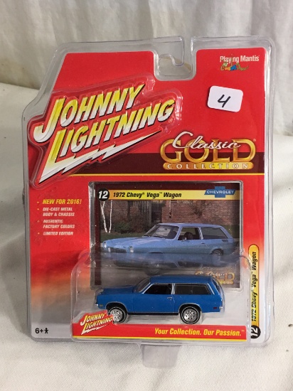 NIP Johnny Lightning 1:64 Scale DieCast Metal Car 1972 Chevy Vega Wagon 2016 Series Car