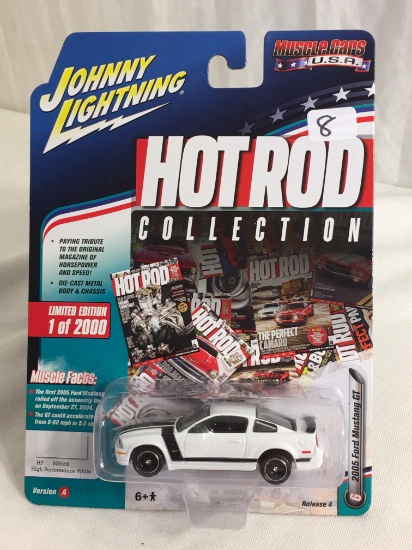 NIP Johnny Lightning 1:64 Scale DieCast Metal Car Hit Rod Collection 2005 Ford Mustang GT Car