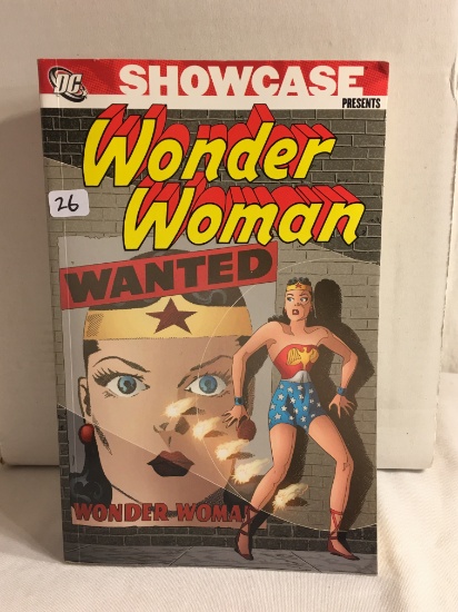 Collector DC, Comics Showcase Presents Wonder Woman Wanted Thick Book