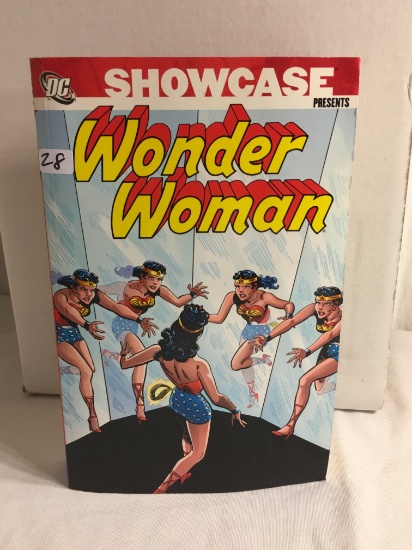 Collector DC, Comics Showcase Presents Wonder Woman Thick Book