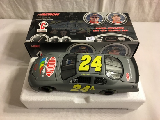 2005 Monte Carlo Jeff Gordon #24 DuPont/Test Car/Crew Chief Collection 1:24 Scale Stock 108712