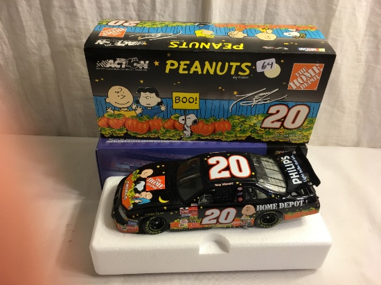 Action Racing 2002 Grand Prix Tony Stewart #20 Home Depot in Search Of The Great Pumkin 1:24 Stock