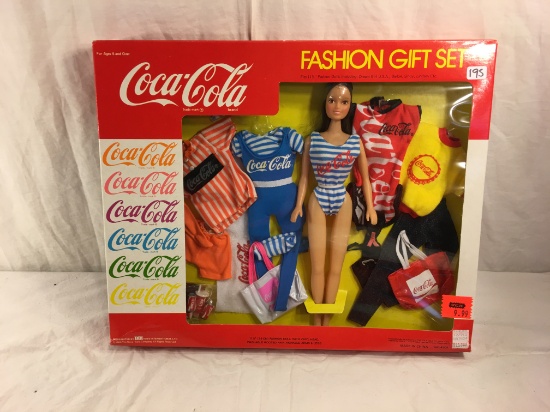 Collector Coca Cola Fahsion Gift Set Doll Vintage 1986 Doll and Accessory Size:13x16" Box