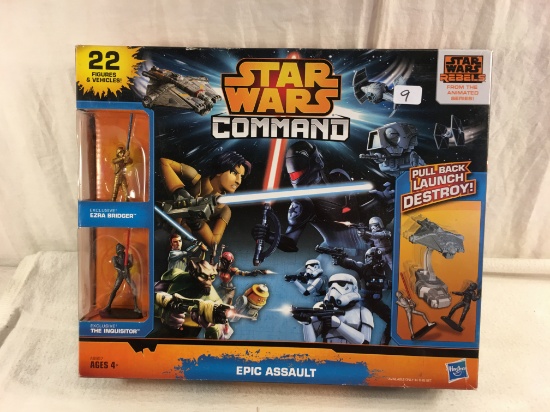 Collector NIB Star Wars Command Epic Assault Hasbro 22 Figure & vehicles 9.5x11.5" Box