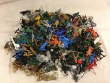 Lot of 150 Pieces Collector Loose Marx Miniatures Military Army Mini Figures - See Photos