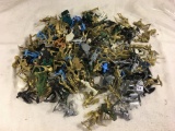 Lot of 150 Pieces Collector Loose Marx Miniatures Military Army Mini Figures - See Photos