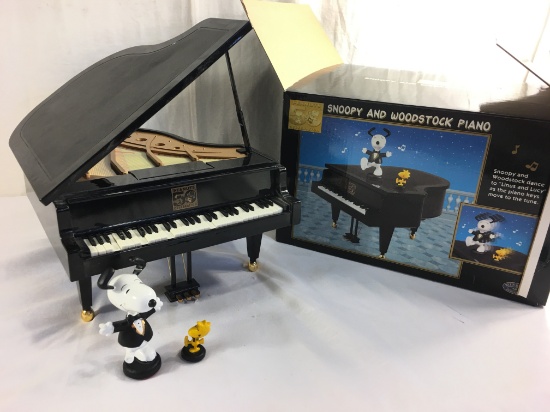 Blue Bridge Design Peanuts Snoopy and Woodstock Piano Figure has Damage Box: 7.5" by 11x11"