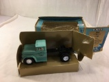 Collector ERTL 1960 Chevy Cab Classic Vehicles 1:43 Scale DieCast Metal Replica