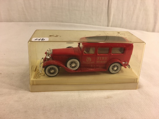 Collector Solido  Cadillac Ambulance 4038 Fire Brigade 1:43 Scale Die-cast Metal Car