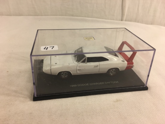 Collector Universal Hobbies 1969 Dodge Charger Daytona 1:43 Scale white/Red Color DieCast car