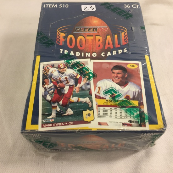 New Sealed in Box - 1992 Fleer Football Trdaing Sport Cards