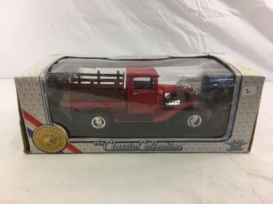 Collector Loose in Box The Classic Collection 1934 Ford Pick-Up Truck Red 1:18 Scale