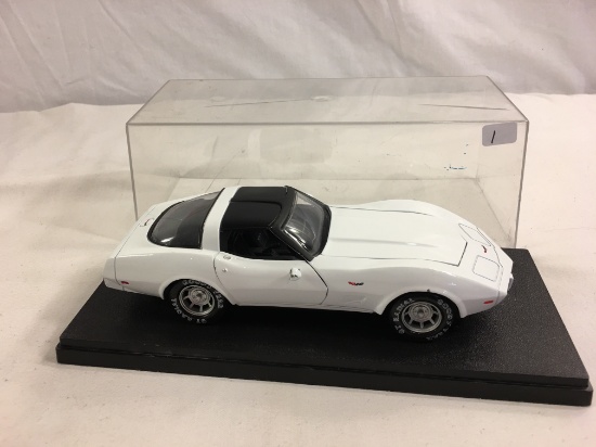 Collector Loose Corvette white Die-cast Metal 1/24 DieCast Metal - See Picture