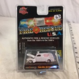 Collector NIP Racing Champions Fire Rescue USA Authentic Palo Alto Ca Amvulance Car