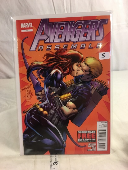 Collector Marevl Comics Avengers Asssemble Comic Book NO.5