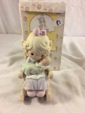 Collector Precious Moments 1995 Love Never Leaves A Mother's Arms 523941 Porcelain Figurine 6.3/4