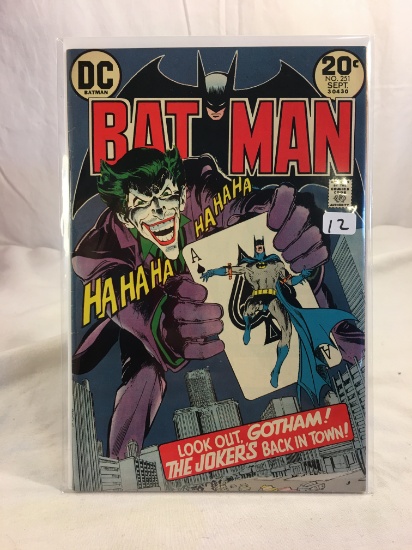 Collector Vintage DC Comics batman Look Out Gothem The Jokers Bacvk In town No. 251