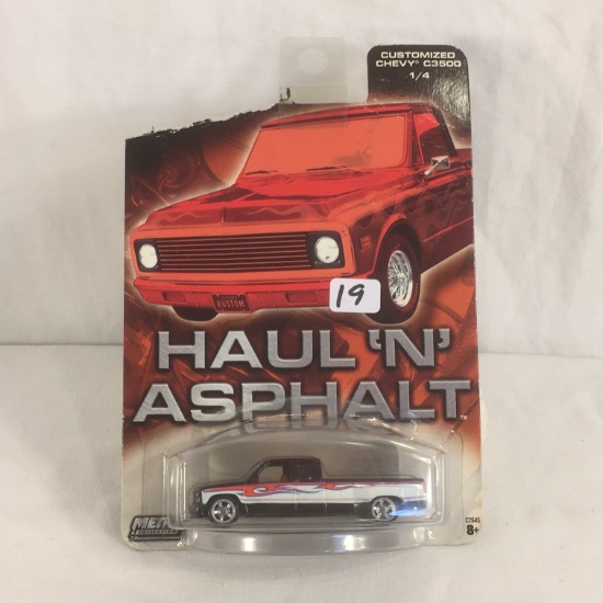 NIP Collector Hot wheels Customized Chevy C3500 1/4 Haul 'N' Asphalt 1/64 Scale DieCast