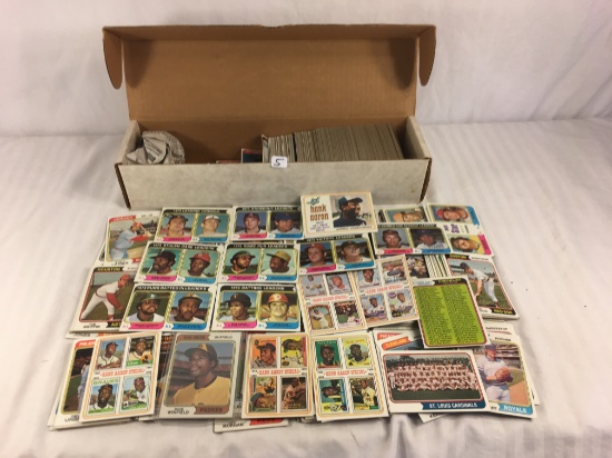 Collector Vintage 1974 Topps Sport Trading Baseball Cards in Box - See Pictures