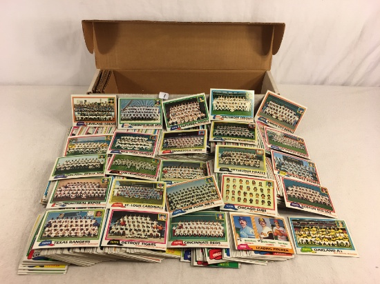 Collector Loose Vintage Topps 1981 Vintage Baseball Trading Cards In A Box