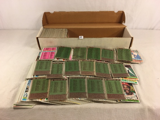 Collector Loose Vintage Topps 1976 Baseball Trading Cards In A Box