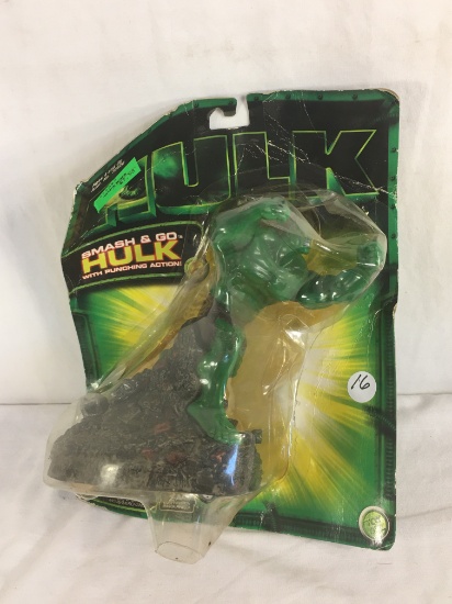 Collector Toy Biz Smash & Go Hulk with Punching Action Figure Size: 9"Tall