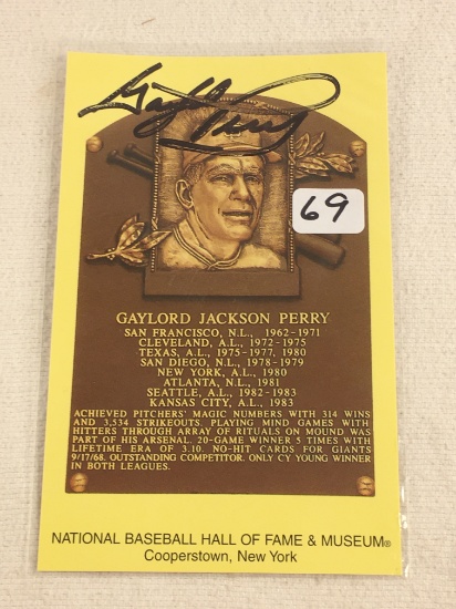 Collector Sport Baseball Postcard Autographed by Gaylord Jackson Perry 3.5X5.5"