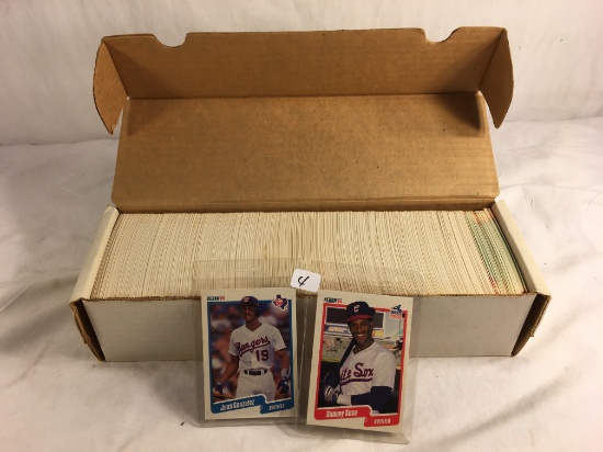 Collector Loose in Box Vintage 1990 Fleer MLB Baseball Sport Trading Cards - See Pictures