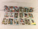 Lot of 18 Pcs Collector Vintage Sport MLB Baseball Sport Trading Assorted Cards & Players