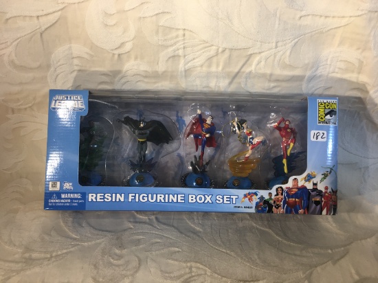 NIP Collector Monogram Masterworks Justice League Unlimited Resin Figurine Box Set 5.5"x14" Box