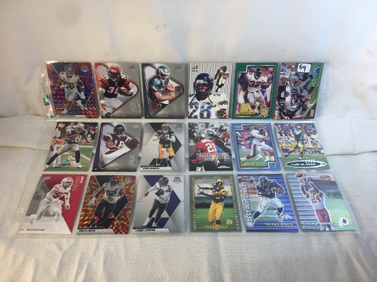 Lot of 18 Pcs Collector Modern NFL Football Sport Trading Assorted Cards & Players - See Pictures
