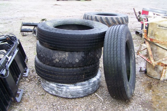 11R24.5 TRUCK TIRES (4)