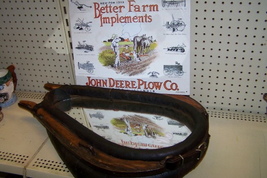 COLLAR MIRROR AND SIGN