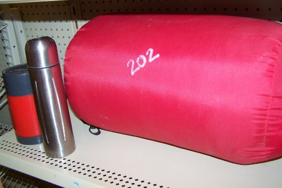 SLEEPING BAG AND 2 THERMOSES