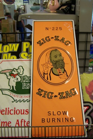 METAL ZIG ZAG SIGN