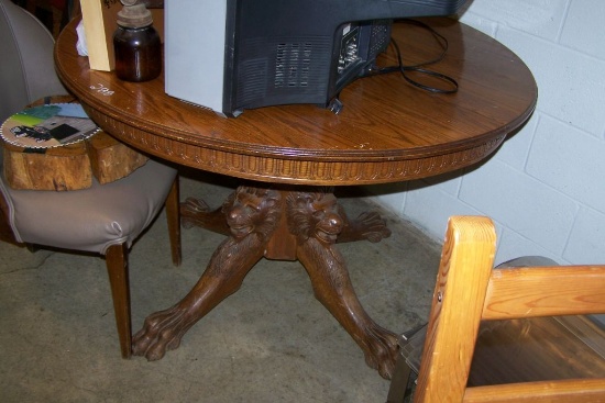 ROUND WOODEN TABLE W/ 2 EXTENDERS