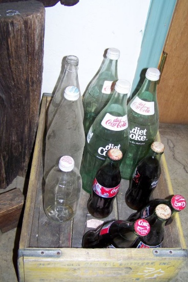 BOX W/ ANTIQUE COCA-COLA AND PEPSI BOTTLES, AND COCA-COLA TRAY