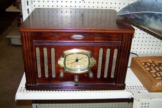 CROSLEY RADIO AND RECORD PLAYER