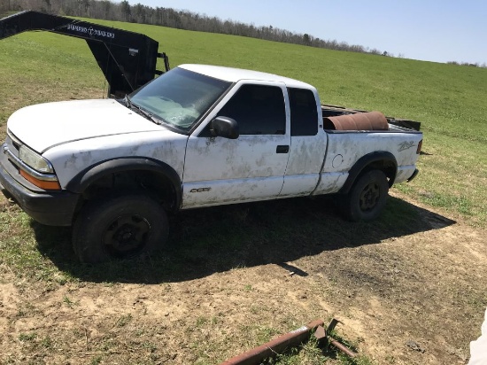 2001 CHEVROLET S-10 EXTENDED CAB, 4X4, NO TITLE-PARTS ONLY