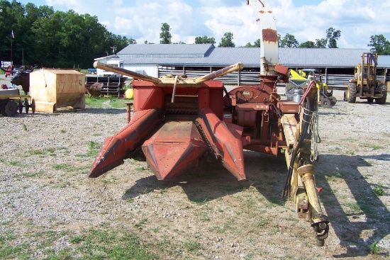 GEHL CB 1000 SILAGE CHOPPER, USED LAST YEAR, ELECTRIC SWEEP, HAS MONITOR, HYDRAULIC KNIFE SHARPENER