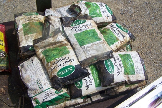 PALLET OF SCOTTS MOSS CONTROL GRANULES, 18LB BAGS, APPROX 19 BAGS