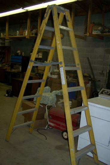 8' YELLOW FIBERGLASS STEP LADDER