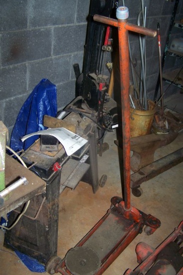 1 1/2 TON FLOOR JACK